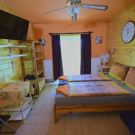 Quarto em Acomodações Particulares Arpi-ria Ueduelohaz