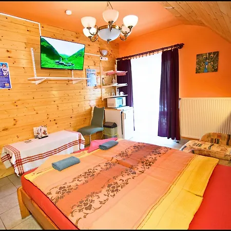 Arpi-ria Ueduelohaz Homestay *