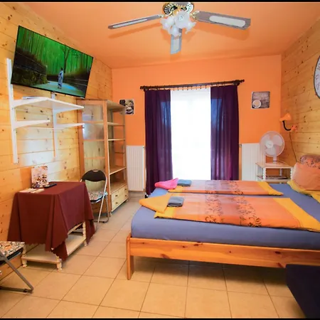 Arpi-ria Ueduelohaz Homestay Balatonfured