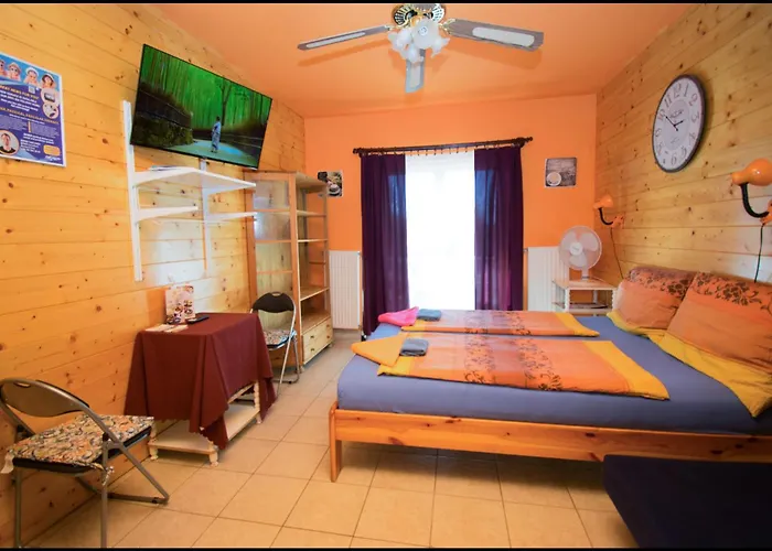 Arpi-ria Ueduelohaz Homestay Balatonfured